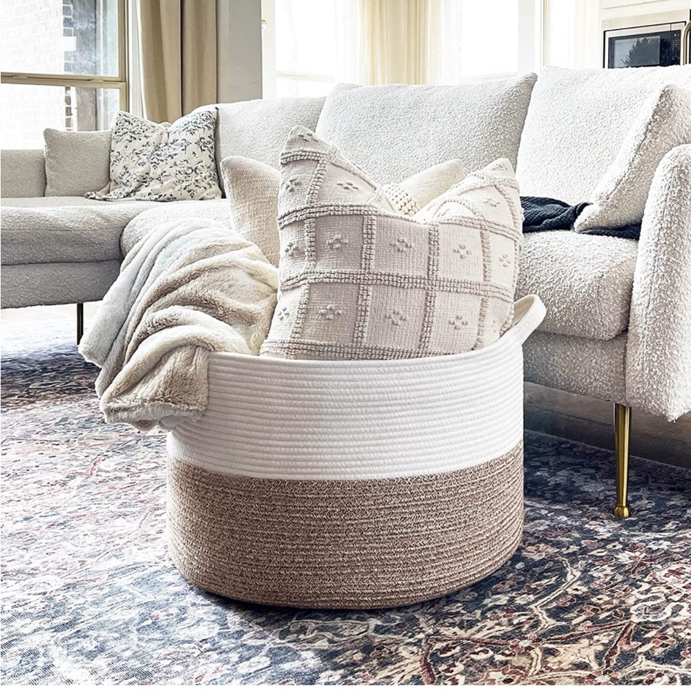 Woven White & Tan Woven Basket 🧺 Like New Condition